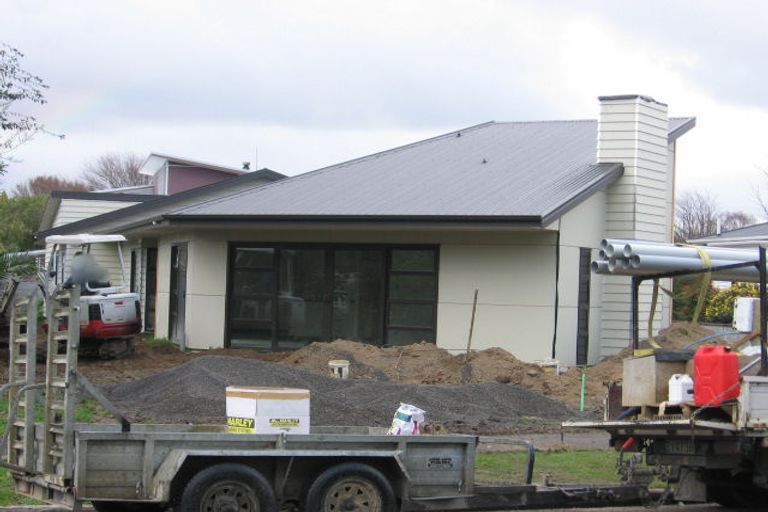 Photo of property in 16 Saint Albans Avenue, Hokowhitu, Palmerston North, 4410