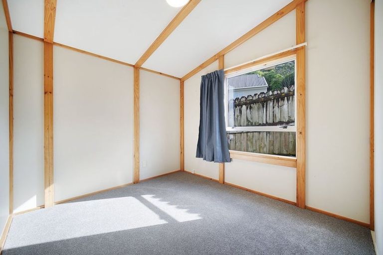 Photo of property in 2/14 Fernlea Rise, Bayview, Auckland, 0629