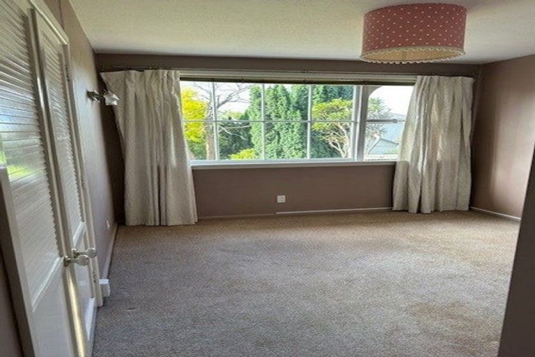 Photo of property in 12 Ladbrokes Place, Fendalton, Christchurch, 8052