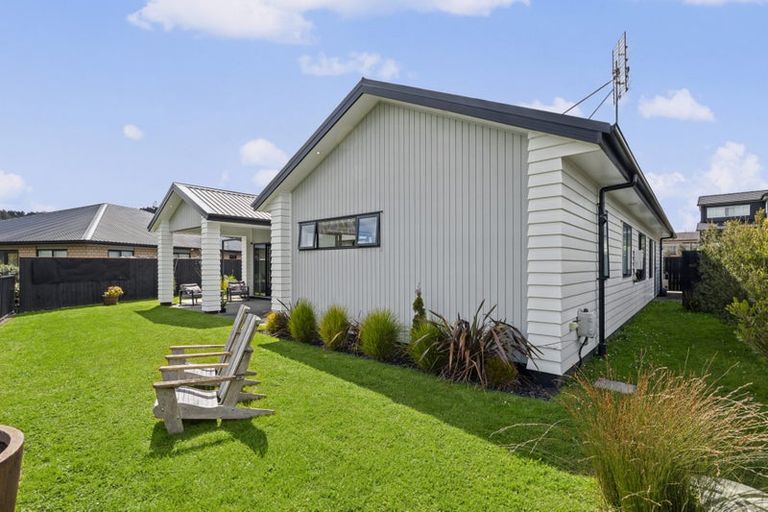 Photo of property in 23 Vogwill Road, Kumeu, 0810