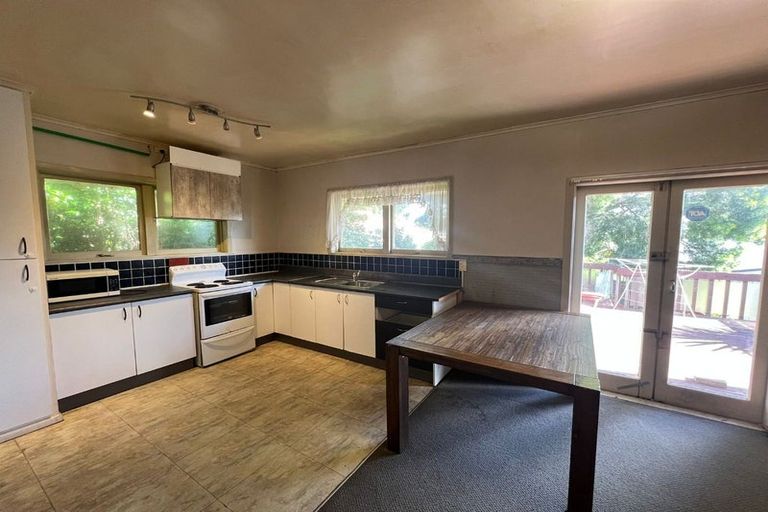 Photo of property in 29 Awaroa Road, Sunnyvale, Auckland, 0612