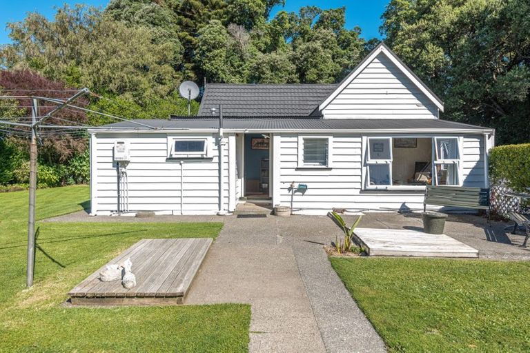 Photo of property in 110 Weraroa Road, Waverley, 4510