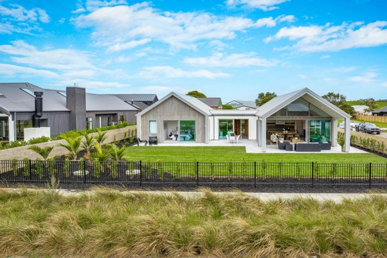 Photo of property in 9 Tiaki Lane, Matakana, 0985