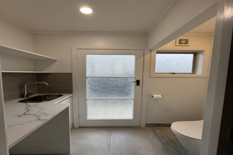 Photo of property in 1/3 Miraka Place, Birkenhead, Auckland, 0626