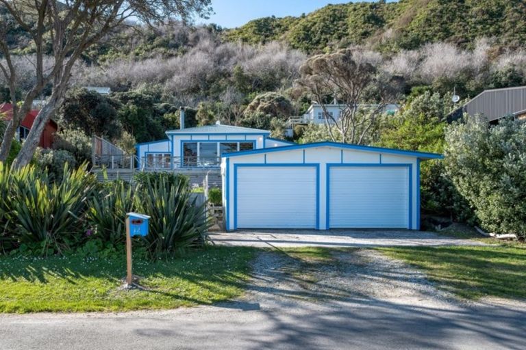 Photo of property in 12 Makorori Beach Road, Makorori, Gisborne, 4073