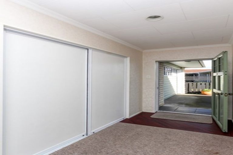 Photo of property in 1/9 Tukapa Street, Westown, New Plymouth, 4310