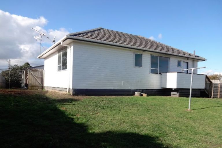 Photo of property in 2 Christmas Road, Manurewa, Auckland, 2102