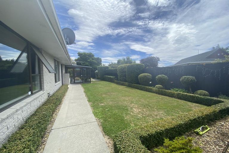 Photo of property in 39 Camberwell Place, Avonhead, Christchurch, 8042