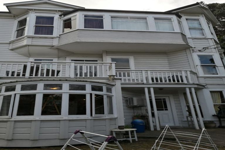 Photo of property in 56 Kelburn Parade, Kelburn, Wellington, 6012