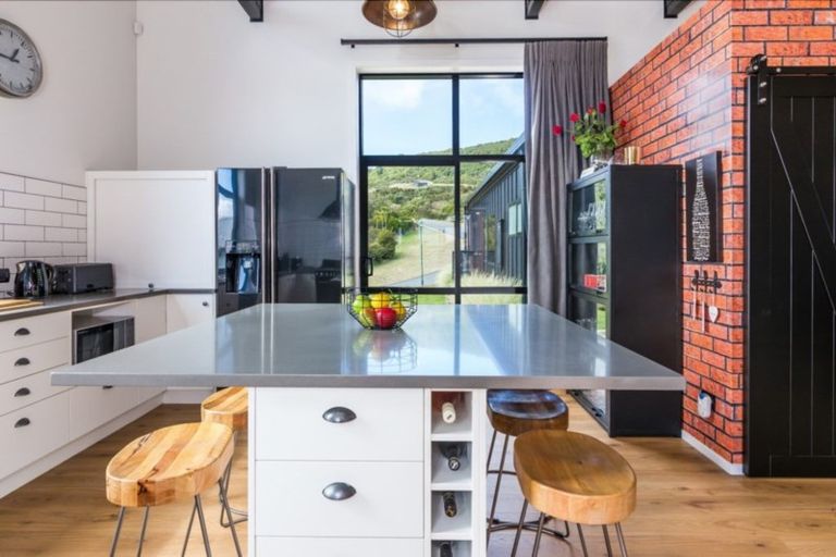 Photo of property in 2 Peregrine Place, Kinloch, Taupo, 3377