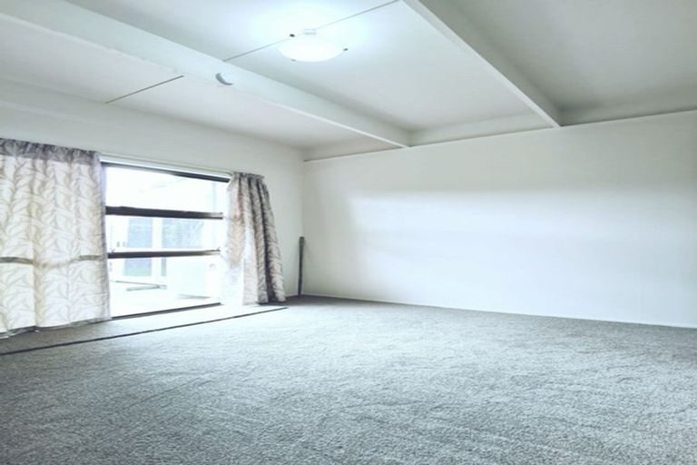 Photo of property in 2/39 Rathgar Road, Henderson, Auckland, 0610