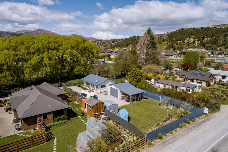 Photo of property in 135 Main Road, Luggate, Cromwell, 9383