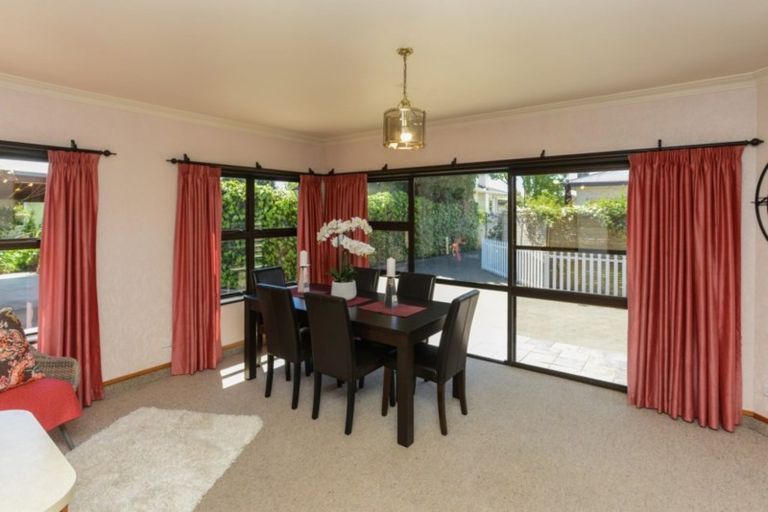 Photo of property in 719a Grove Road, Mayfair, Hastings, 4122