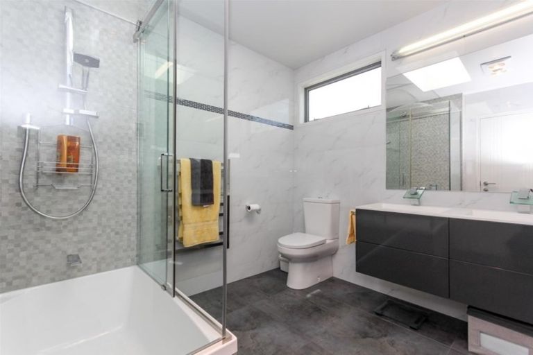 Photo of property in 46 Victoria Road, New Plymouth, 4310