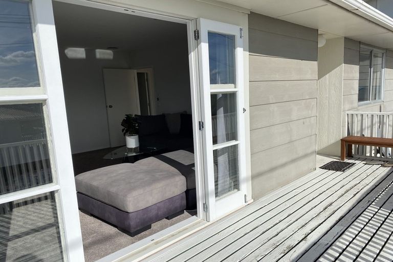 Photo of property in 1/16 Stanley Road, Glenfield, Auckland, 0629