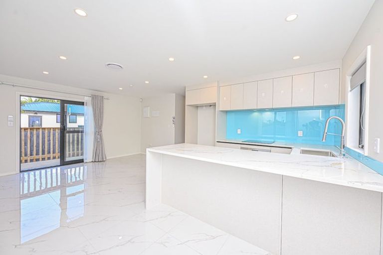 Photo of property in 17 Lane Road, Weymouth, Auckland, 2103