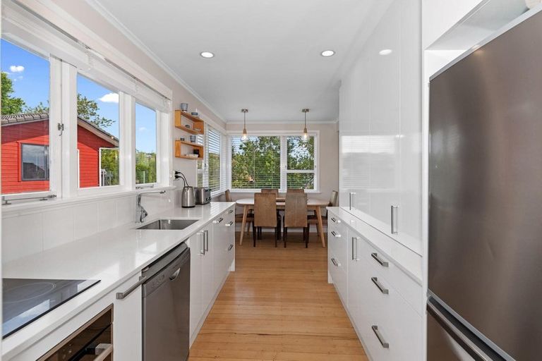 Photo of property in 90 Tiroroa Avenue, Te Atatu South, Auckland, 0610