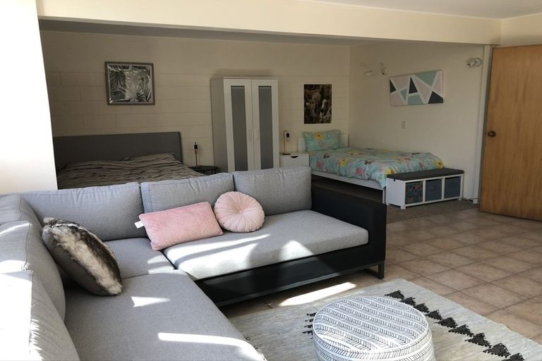 Photo of property in 45 Mana View Road, Paremata, Porirua, 5026