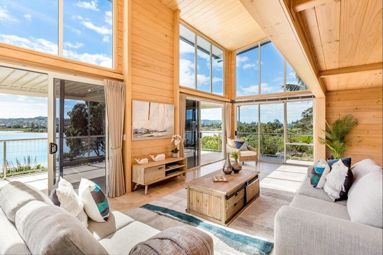 Photo of property in 42 Pohutukawa Avenue, Red Beach, 0932