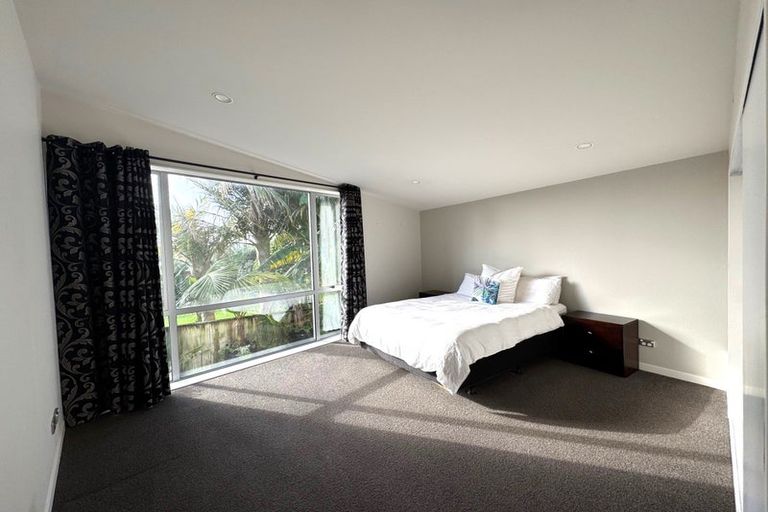 Photo of property in 39a Fairclough Road, Beach Haven, Auckland, 0626