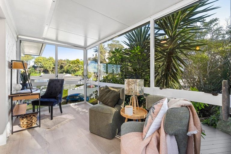 Photo of property in 1/29 King Richard Place, Browns Bay, Auckland, 0630