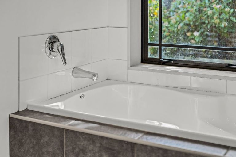 Photo of property in 75 Kentwood Drive, Woodridge, Wellington, 6037