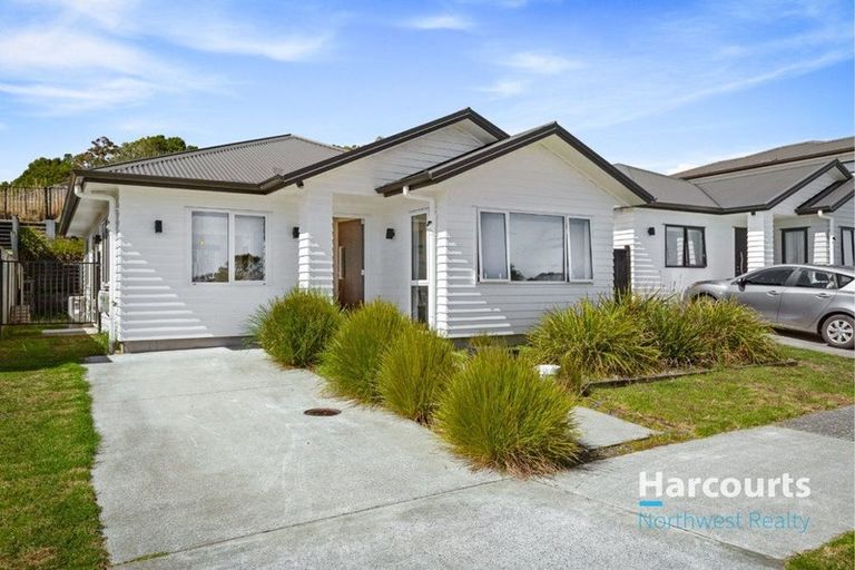 Photo of property in 48 Accolage Boulevard, Kumeu, 0810