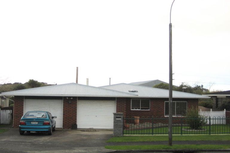 Photo of property in 20 Bronte Place, Whalers Gate, New Plymouth, 4310