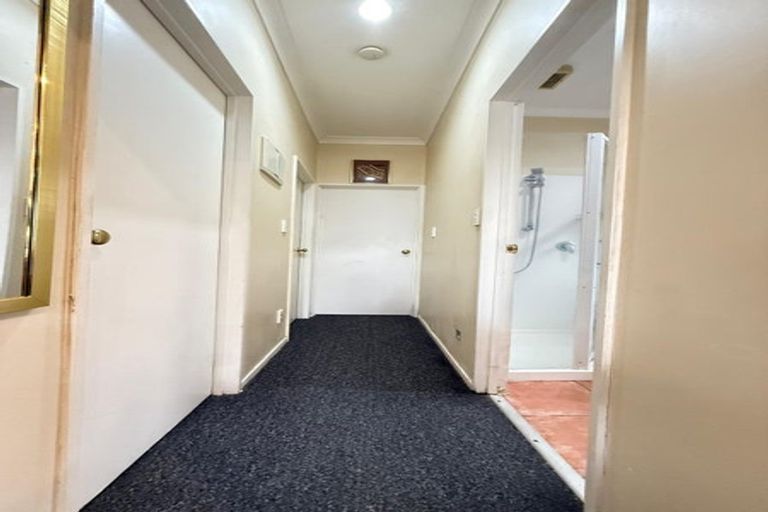 Photo of property in 13 Hindmarsh Street, Henderson, Auckland, 0612