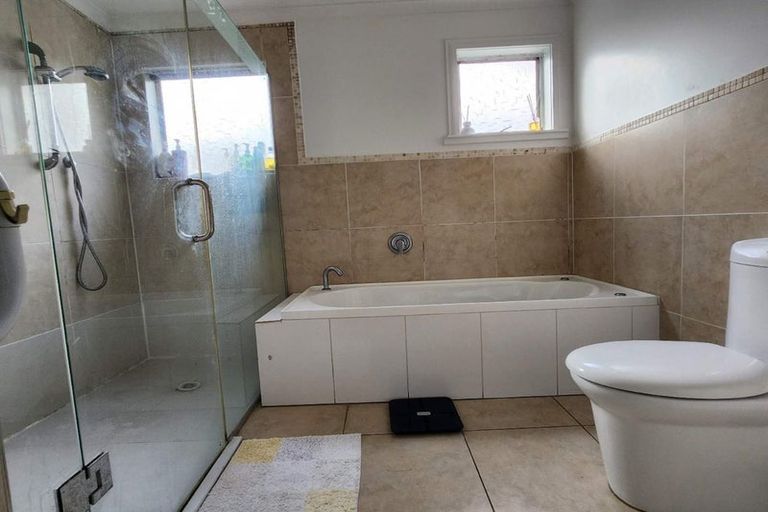 Photo of property in 2/19 Stanley Road, Glenfield, Auckland, 0629