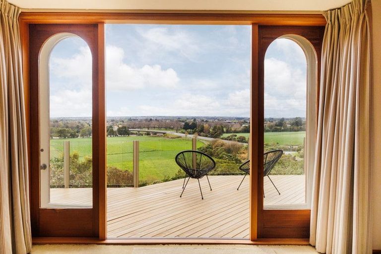 Photo of property in 96 Clifton Terrace, Fitzherbert, Palmerston North, 4410