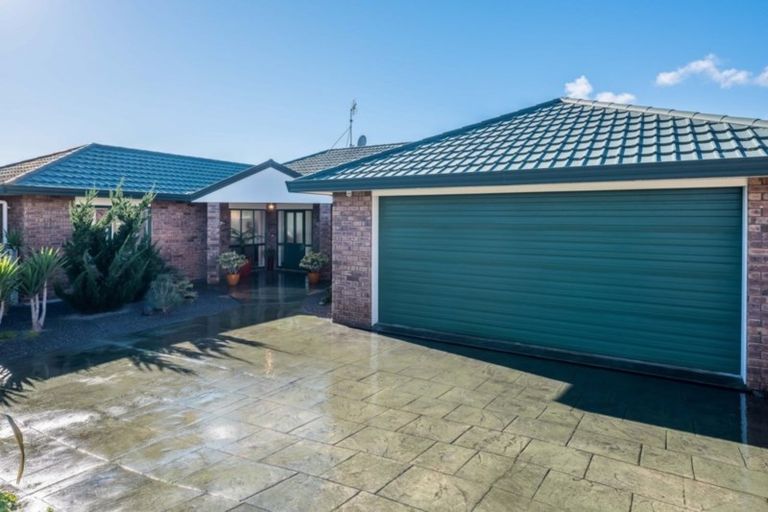 Photo of property in 115 Realm Drive, Paraparaumu, 5032