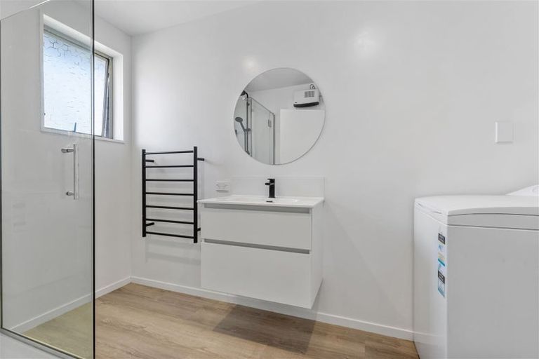 Photo of property in 112a Withells Road, Avonhead, Christchurch, 8042