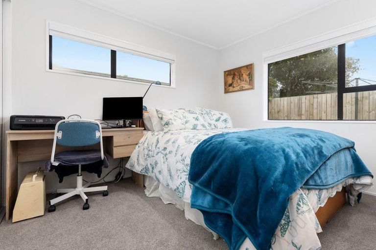 Photo of property in 2b Edgewater Parade, Waiuku, 2123