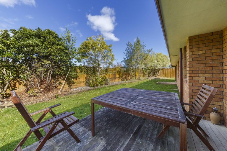 Photo of property in 23 Greenwood Place, Fitzherbert, Palmerston North, 4410