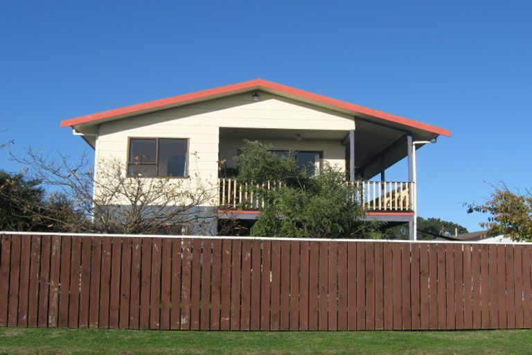 Photo of property in 8 Olive Terrace, Paraparaumu Beach, Paraparaumu, 5032