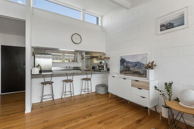 Photo of property in 2/289 Glenfield Road, Glenfield, Auckland, 0629