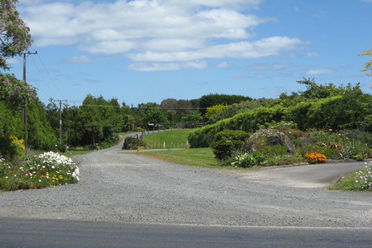 Photo of property in 215 Waihoehoe Road, Drury, 2577