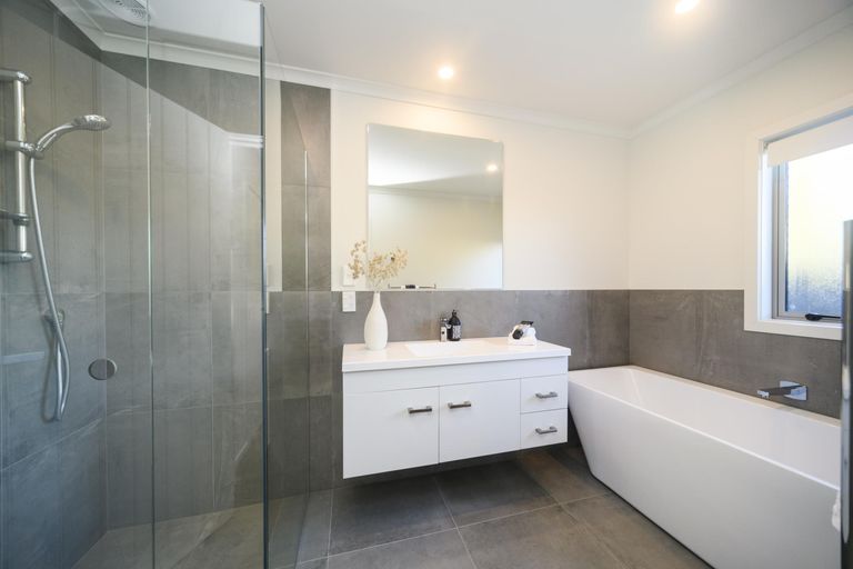 Photo of property in 41 Karina Terrace, Roslyn, Palmerston North, 4414