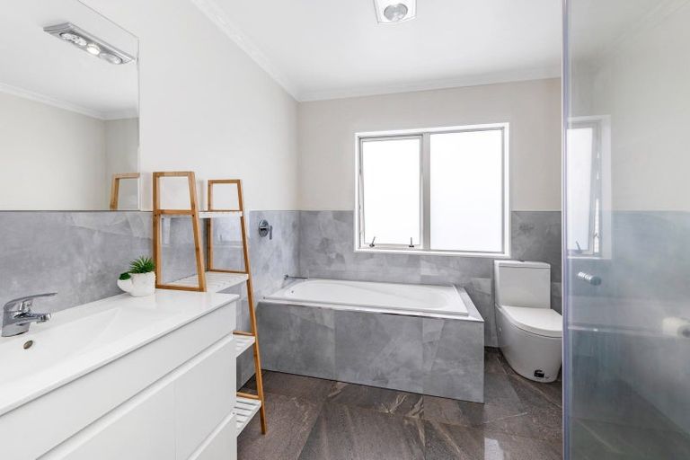 Photo of property in 16 Dolbel Place, Mangere East, Auckland, 2024