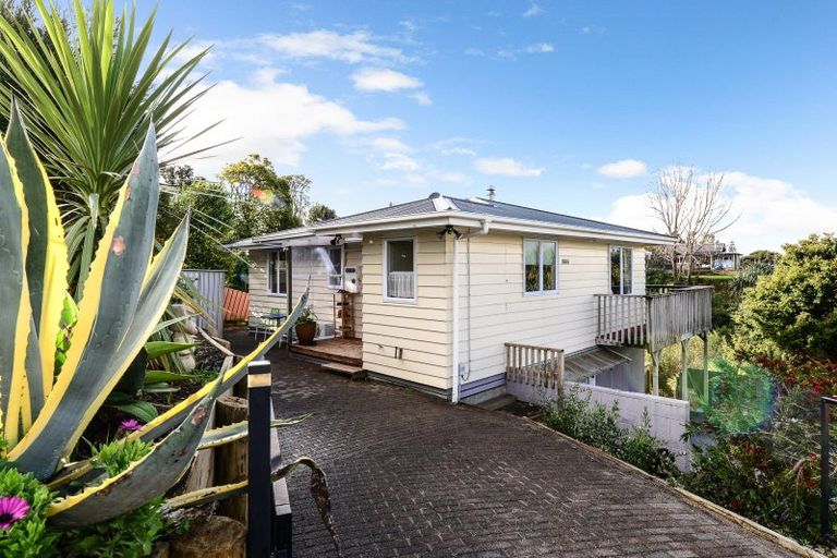Photo of property in 2 Point Street, Raglan, 3225