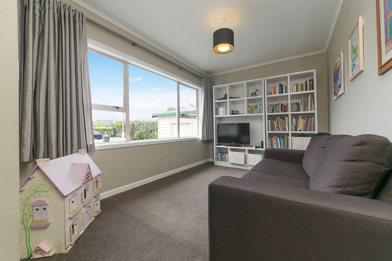 Photo of property in 18 Great North Road, Riverhead, 0820