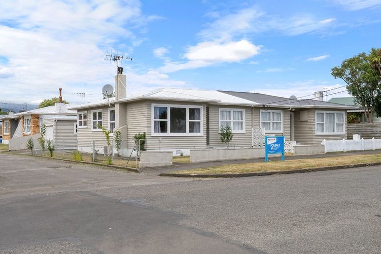 Photo of property in 34 Queenwood Road, Levin, 5510