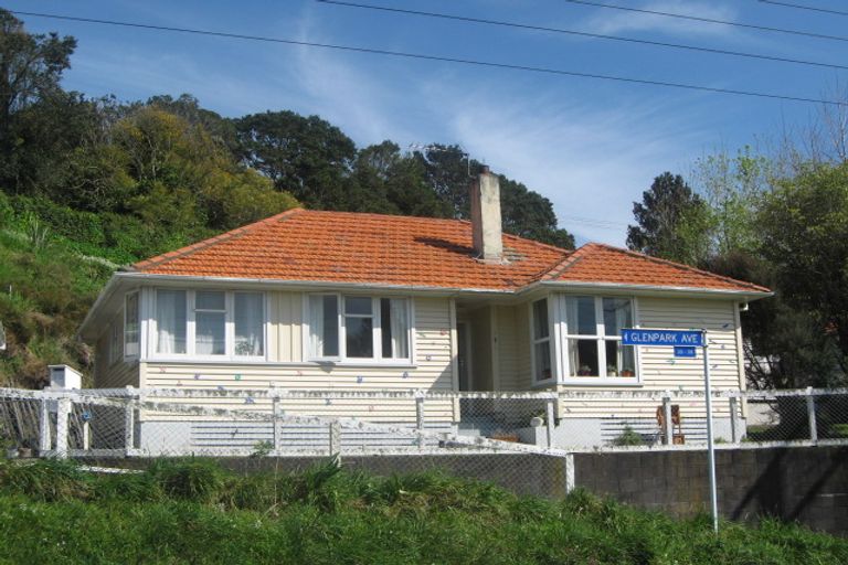 Photo of property in 30 Glenpark Avenue, Frankleigh Park, New Plymouth, 4310