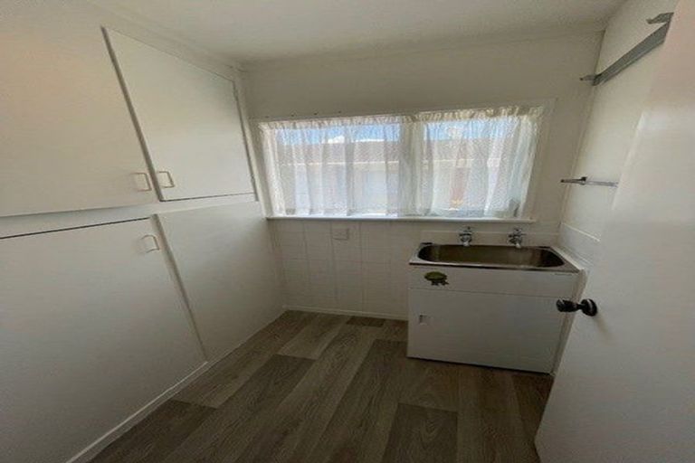 Photo of property in 1/4 Keldale Place, Forrest Hill, Auckland, 0620