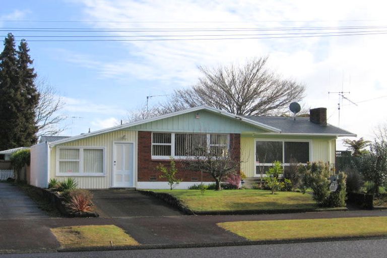 Photo of property in 16 Macmurdo Avenue, Glenview, Hamilton, 3206