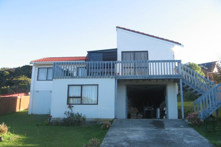 Photo of property in 18 Albatross Close, Whitby, Porirua, 5024