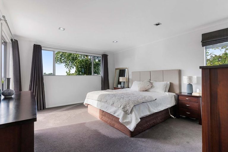 Photo of property in 2 Exmouth Road, Northcote, Auckland, 0627