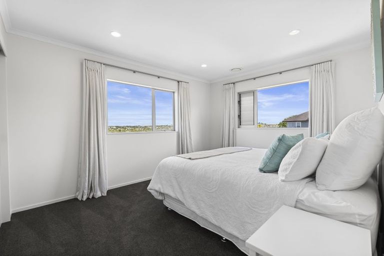 Photo of property in 60 Chesterfield Way, Orewa, 0931