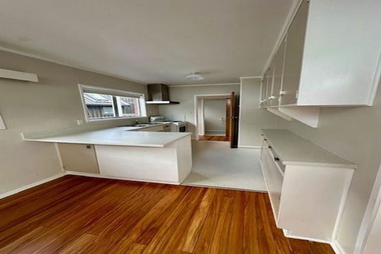 Photo of property in 1/33 Castor Bay Road, Castor Bay, Auckland, 0620